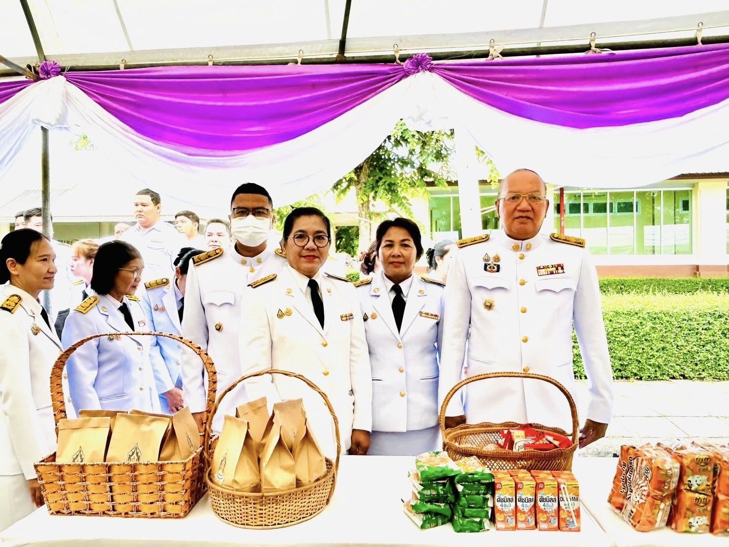 พช.อยุธยา ร่วมพิธีเจริญพระพุทธมนต์และทำบุญตักบาตรถวายพระราชกุศลเพื่อเฉลิมพระเกียรติสมเด็จพระนางเจ้าฯ พระบรมราชินี เนื่องในโอกาสวันเฉลิมพระชนมพรรษา 3 มิถุนายน 2568