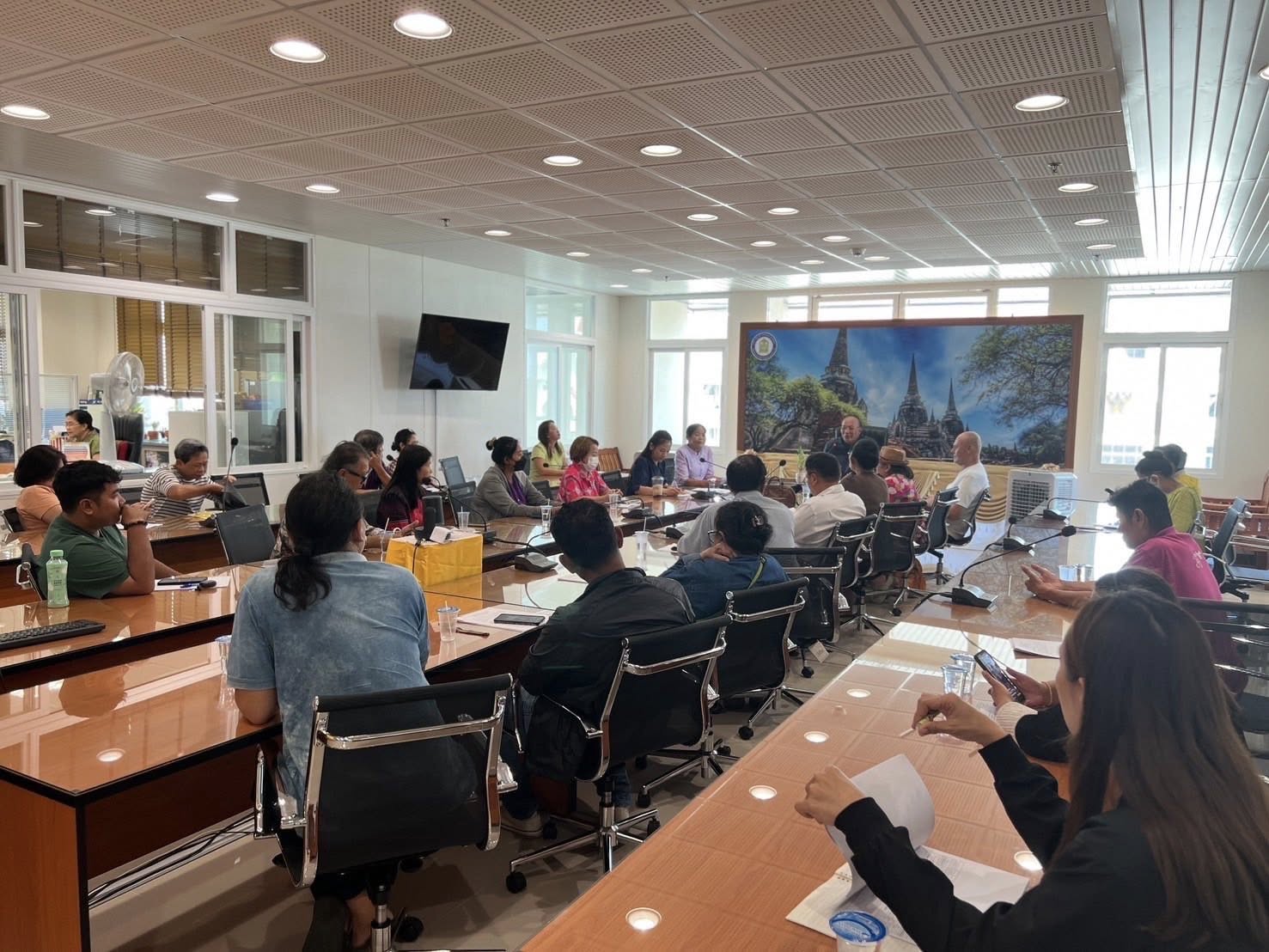 พช.อยุธยา จัดประชุมผู้ผลิต ผู้ประกอบการ OTOP ที่เข้าร่วมจำหน่ายงาน OTOP Midyear 2025