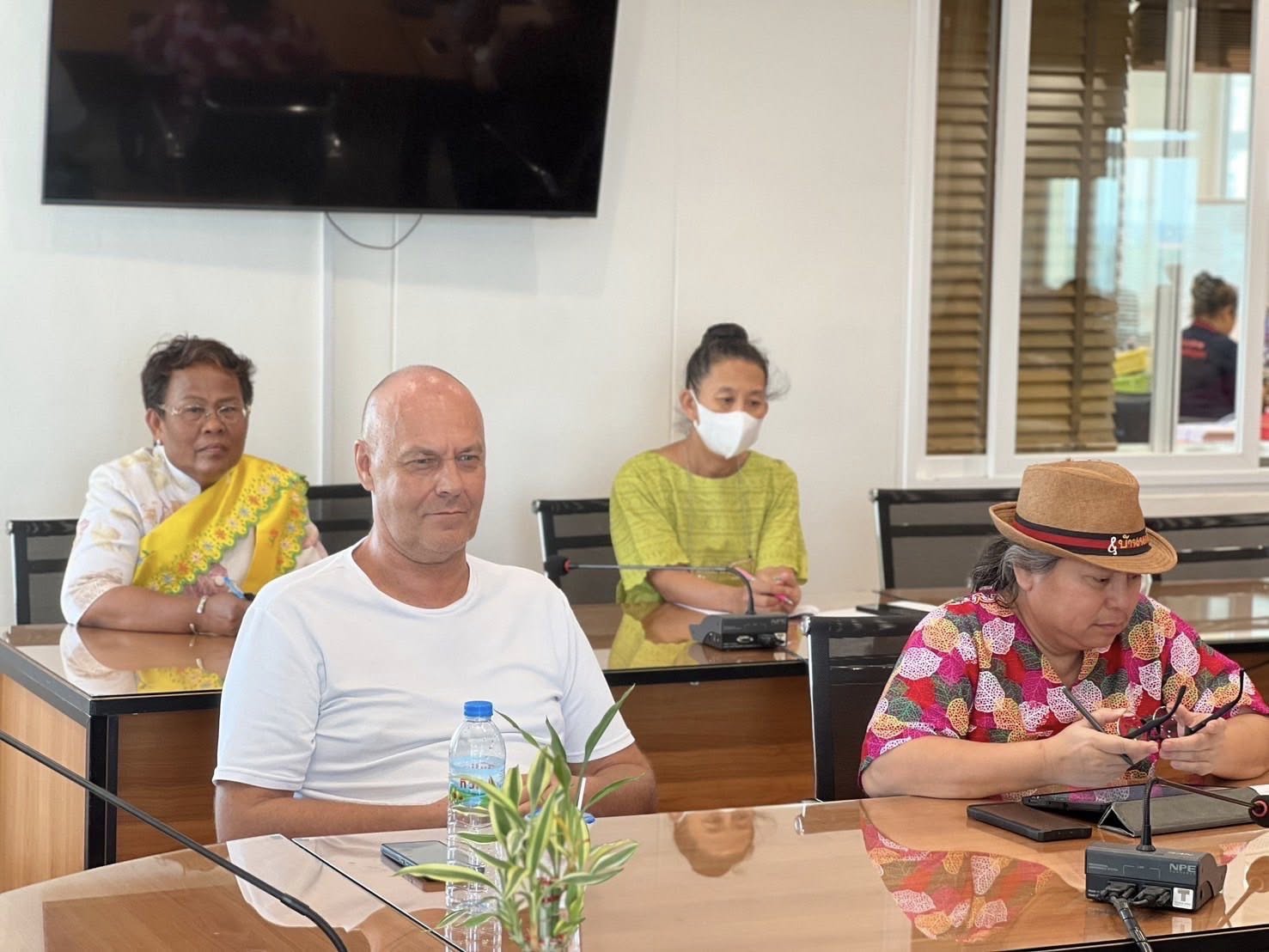 พช.อยุธยา จัดประชุมผู้ผลิต ผู้ประกอบการ OTOP ที่เข้าร่วมจำหน่ายงาน OTOP Midyear 2025