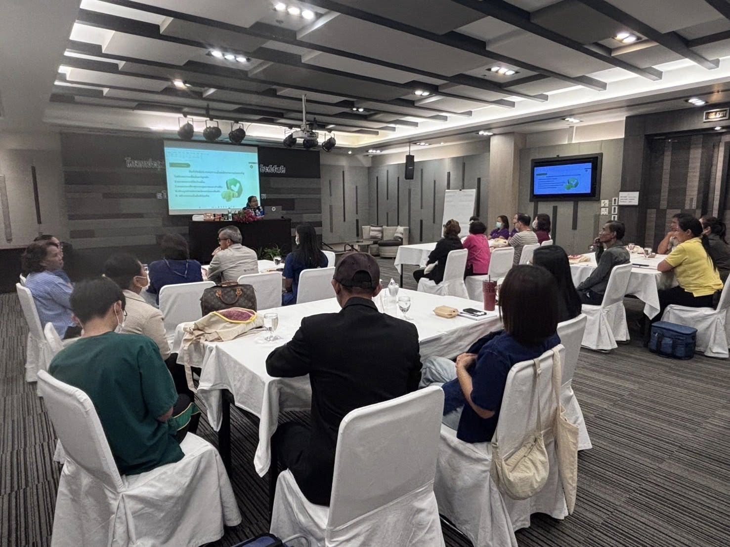 พช.อยุธยา จัดโครงการประชุมเชิงปฏิบัติการส่งเสริมการสร้างรายได้จากกิจการอาหารปลอดภัย วันที่ 2