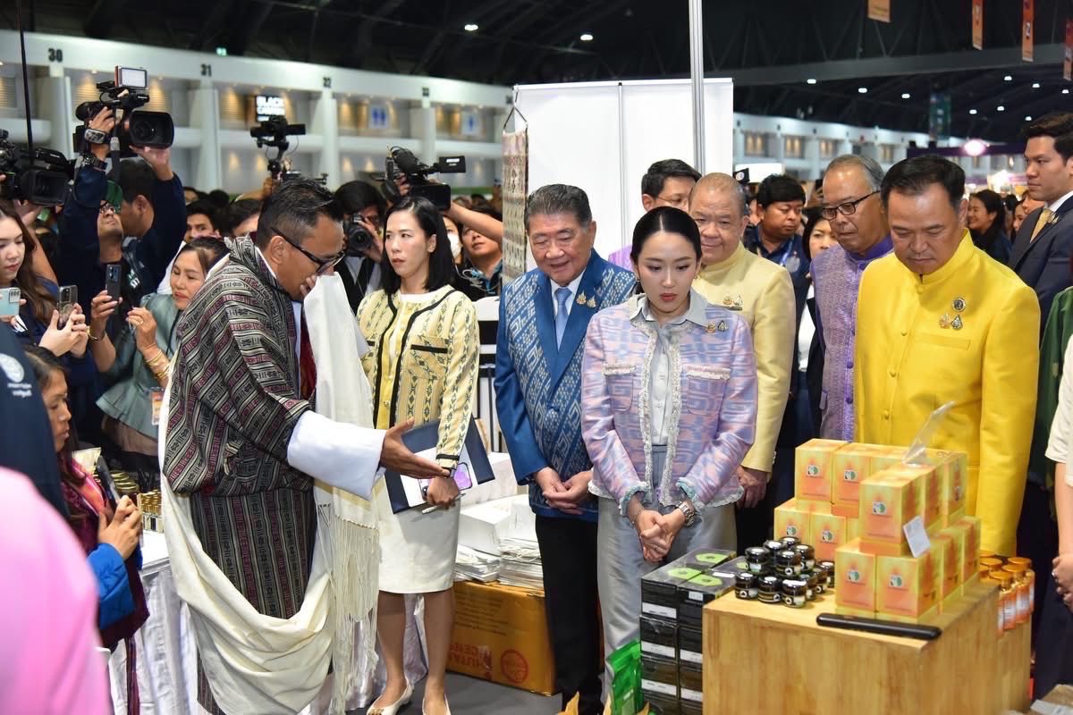 พช.อยุธยา ร่วมพิธีเปิดงาน OTOP Midyear 2025 OTOP ทันโลก ทันสมัย เศรษฐกิจไทยยั่งยืน ณ อิมแพ็ค เมืองทองธานี