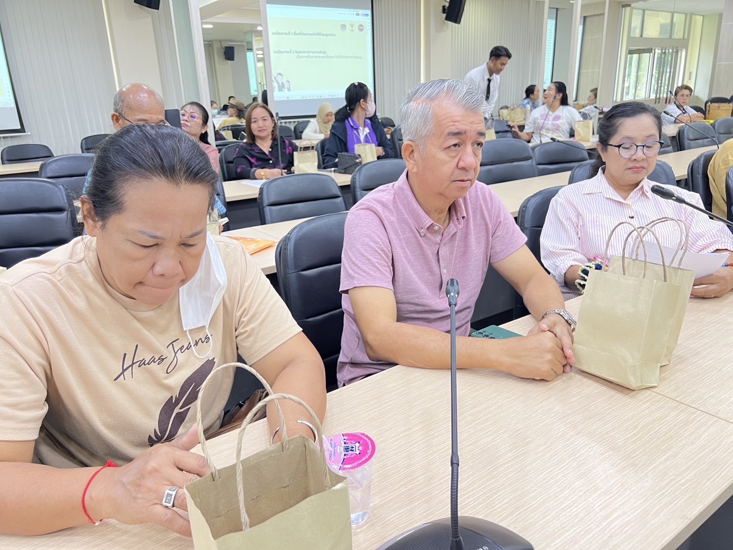 พช.อยุธยา ดำเนินประชุมคณะกรรมการเครือข่ายกลุ่มอาชีพ และผู้ผลิต ผู้ประกอบการหนึ่งตำบล หนึ่งผลิตภัณฑ์ระดับจังหวัด ครั้งที่ 1/2568