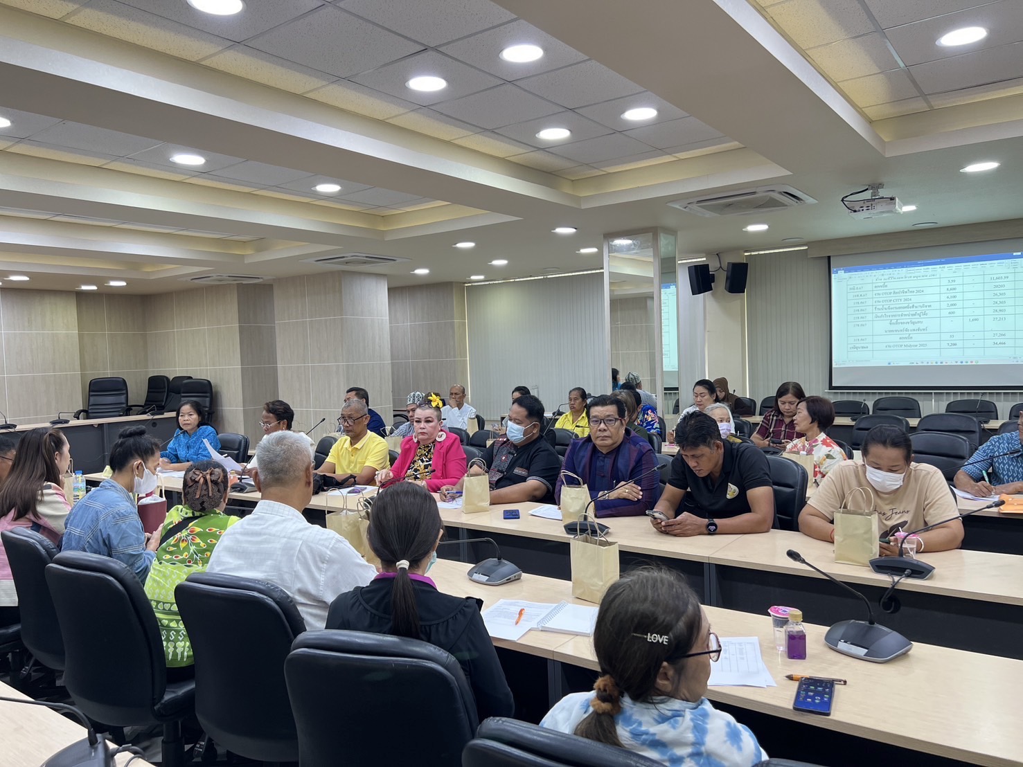 พช.อยุธยา ดำเนินประชุมคณะกรรมการเครือข่ายกลุ่มอาชีพ และผู้ผลิต ผู้ประกอบการหนึ่งตำบล หนึ่งผลิตภัณฑ์ระดับจังหวัด ครั้งที่ 1/2568