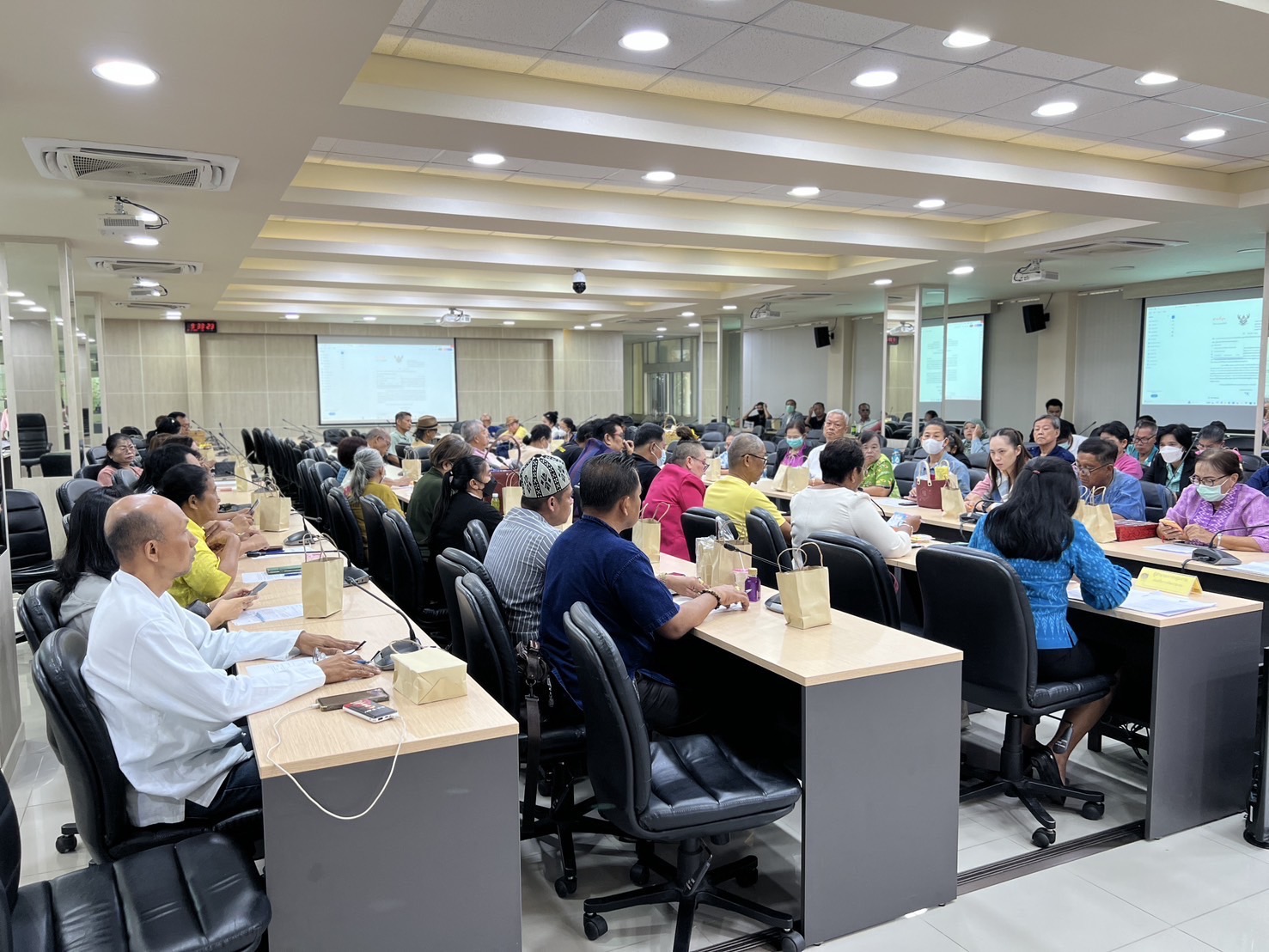 พช.อยุธยา ดำเนินประชุมคณะกรรมการเครือข่ายกลุ่มอาชีพ และผู้ผลิต ผู้ประกอบการหนึ่งตำบล หนึ่งผลิตภัณฑ์ระดับจังหวัด ครั้งที่ 1/2568