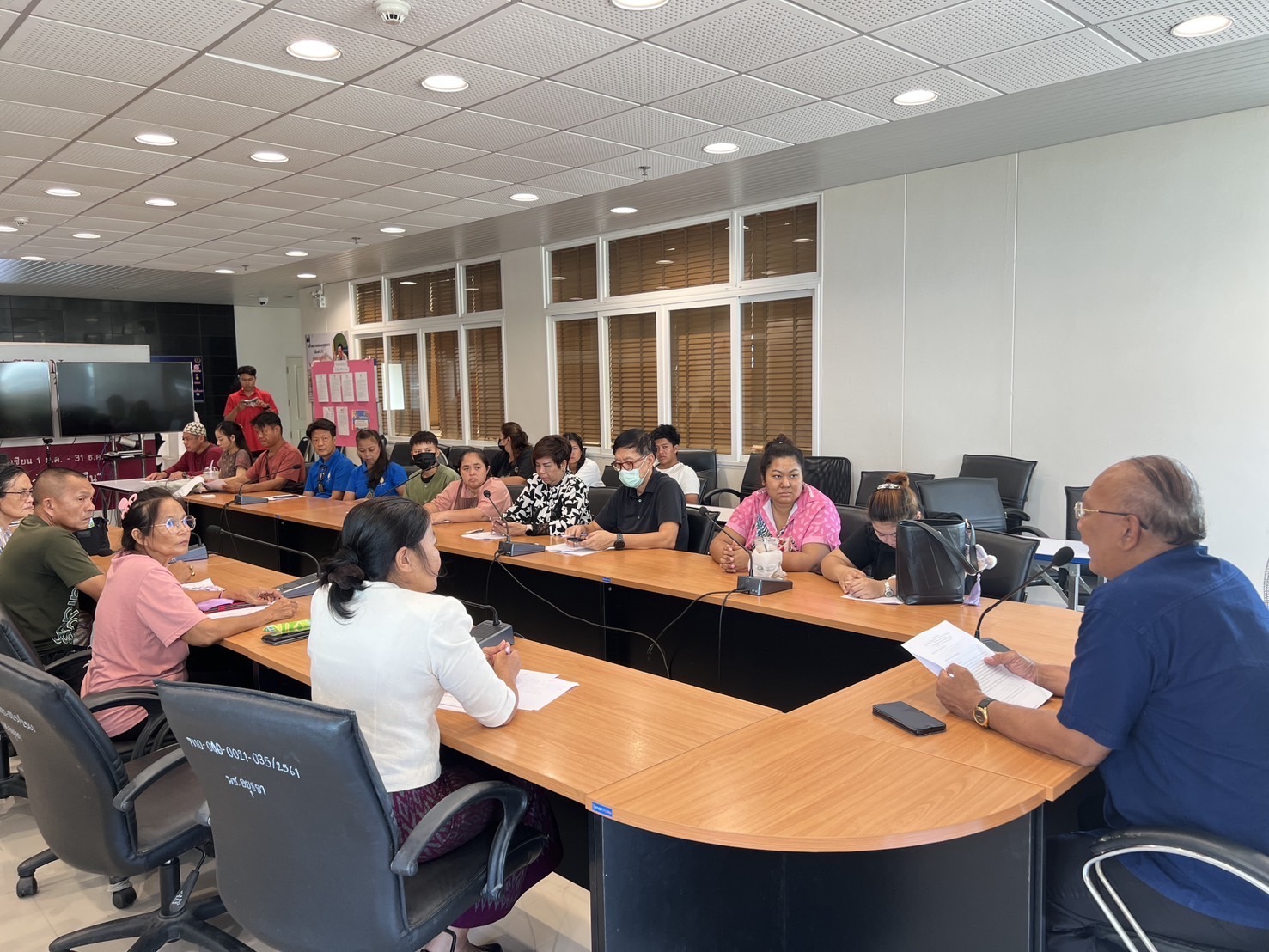 พช.กรุงเก่า จัดประชุมผู้ประกอบการที่เข้าร่วมกิจกรรม “OTOP TO FACTORY 2025” ครั้งที่ 4/2568 เพื่อเตรียมจำหน่ายสินค้า OTOP ณ มินิแบ บางปะอิน