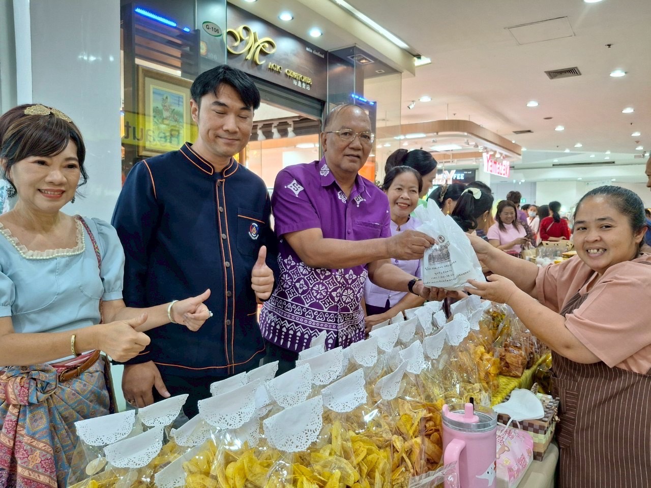 พช.อยุธยา เปิดกิจกรรมเชื่อมโยงทางการตลาดในการสร้างรายได้จากกิจการอาหารปลอดภัย ตามโครงการส่งเสริมการสร้างรายได้จากกิจการอาหารปลอดภัย