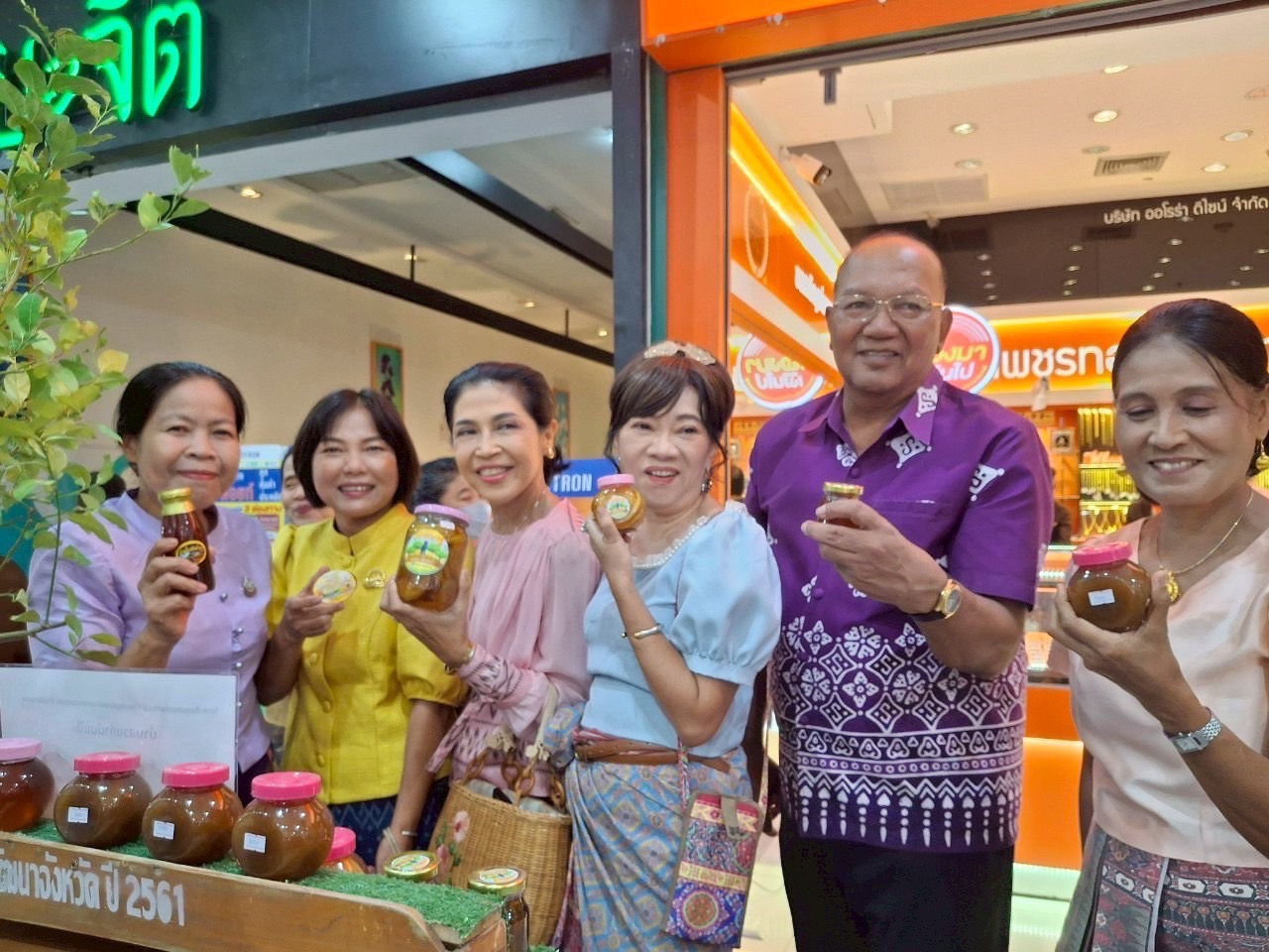 พช.อยุธยา เปิดกิจกรรมเชื่อมโยงทางการตลาดในการสร้างรายได้จากกิจการอาหารปลอดภัย ตามโครงการส่งเสริมการสร้างรายได้จากกิจการอาหารปลอดภัย