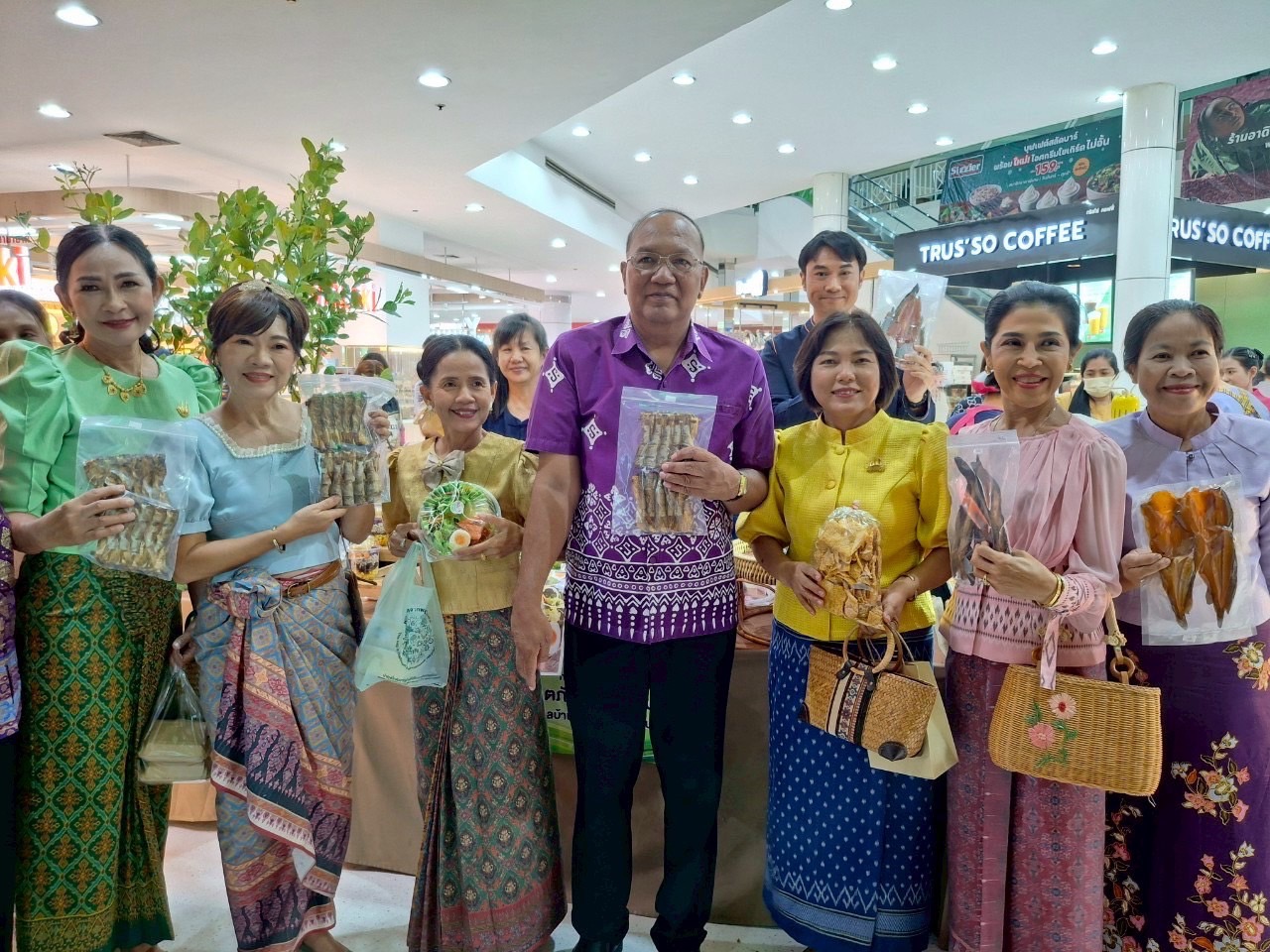 พช.อยุธยา เปิดกิจกรรมเชื่อมโยงทางการตลาดในการสร้างรายได้จากกิจการอาหารปลอดภัย ตามโครงการส่งเสริมการสร้างรายได้จากกิจการอาหารปลอดภัย