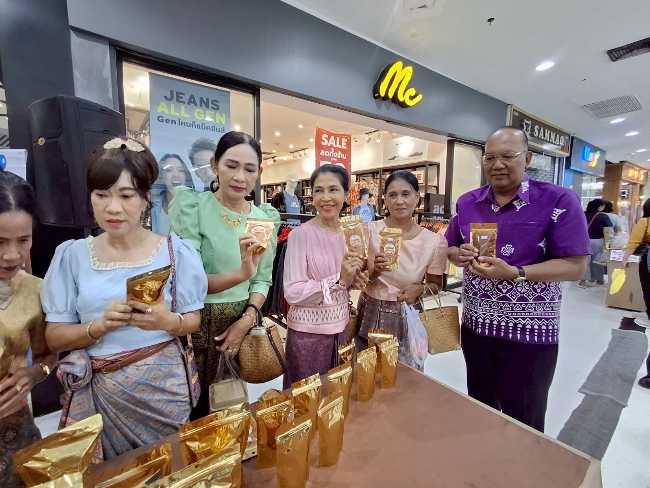 พช.อยุธยา เปิดกิจกรรมเชื่อมโยงทางการตลาดในการสร้างรายได้จากกิจการอาหารปลอดภัย ตามโครงการส่งเสริมการสร้างรายได้จากกิจการอาหารปลอดภัย