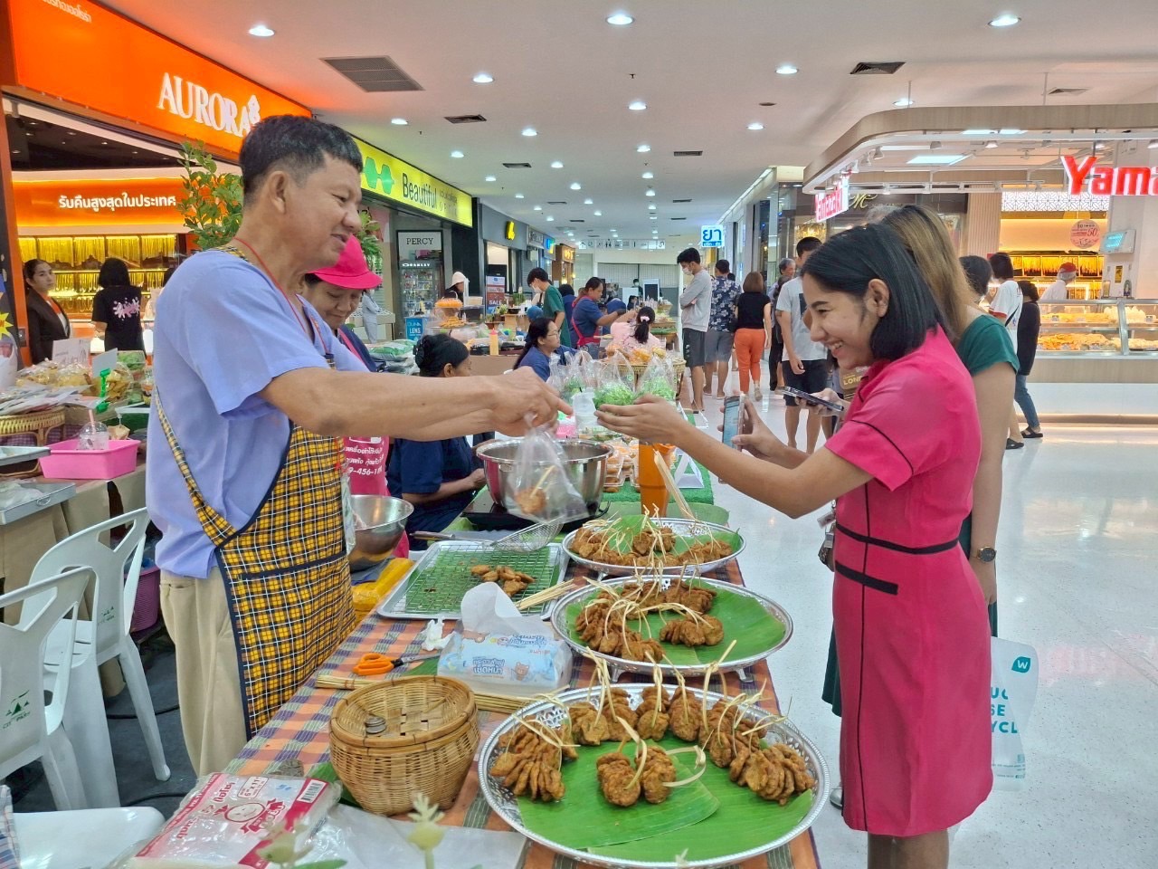 พช.อยุธยา เปิดกิจกรรมเชื่อมโยงทางการตลาดในการสร้างรายได้จากกิจการอาหารปลอดภัย ตามโครงการส่งเสริมการสร้างรายได้จากกิจการอาหารปลอดภัย