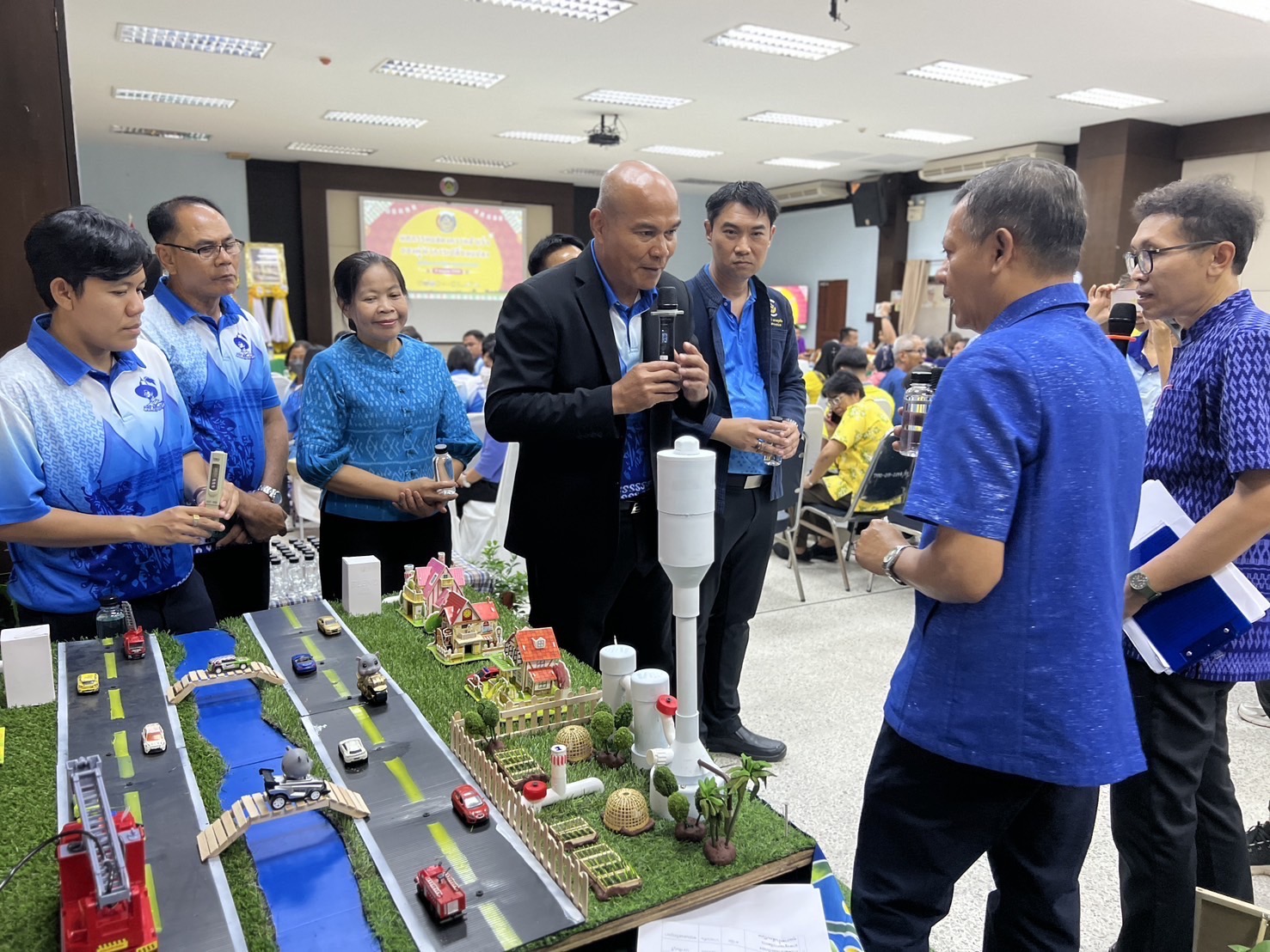 พช.อยุธยา สนับสนุน ให้กำลังใจ ผู้นำการเปลี่ยนแปลง ตำบลตานิม อำเภอบางปะหัน นำเสนอความสำเร็จ ของผู้นำการเปลี่ยนแปลง ประจำปี 2568 ณ ศูนย์ศึกษาและพัฒนาชุมชนนครนายก