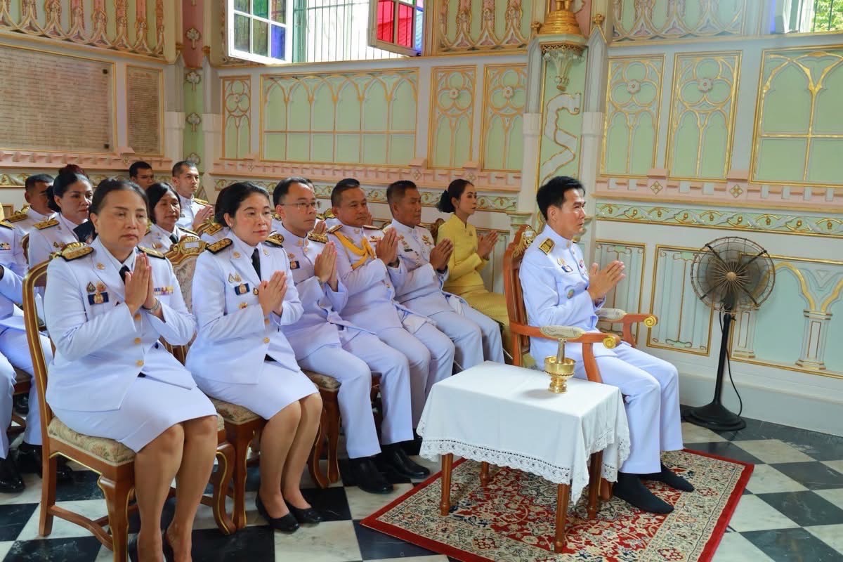 พช.อยุธยา ร่วมพิธีอัญเชิญเทียนพรรษาพระราชทานแก่ 7 วัดพระอารามหลวง เพื่อจุดบูชาพระรัตนตรัยอุทิศถวายเป็นพุทธบูชา เนื่องในเทศกาลเข้าพรรษา ประจำปี 2568