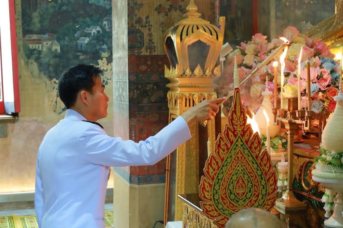 พช.อยุธยา ร่วมพิธีอัญเชิญเทียนพรรษาพระราชทานแก่ 7 วัดพระอารามหลวง เพื่อจุดบูชาพระรัตนตรัยอุทิศถวายเป็นพุทธบูชา เนื่องในเทศกาลเข้าพรรษา ประจำปี 2568