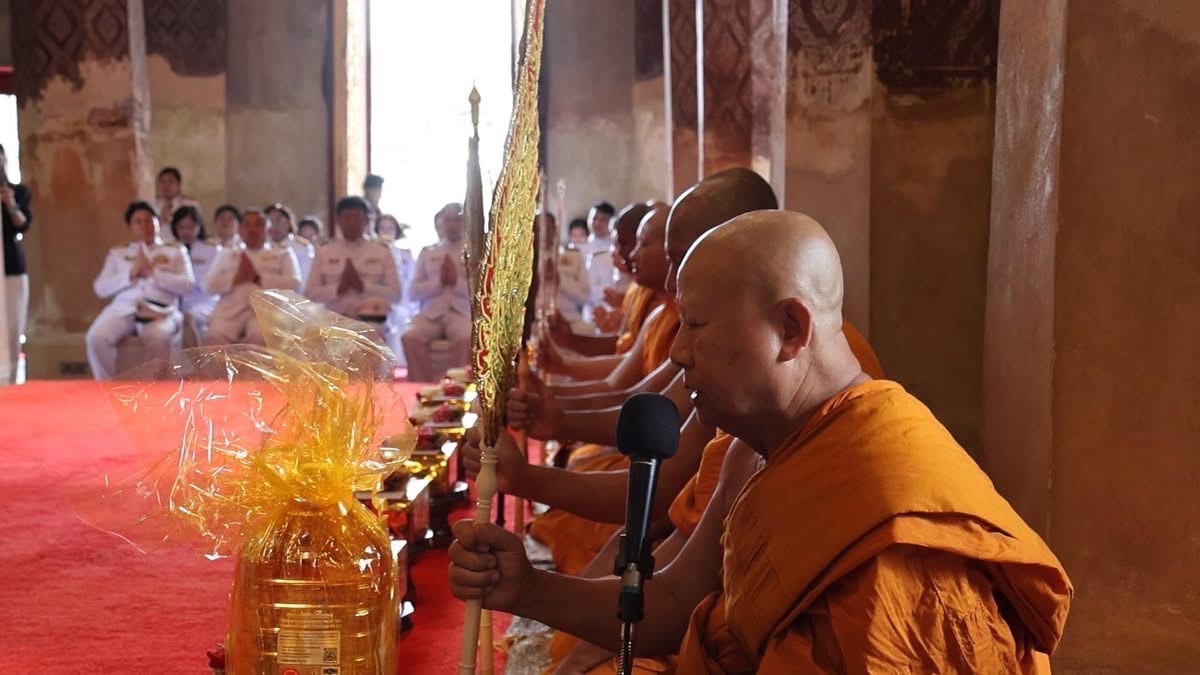 พช.อยุธยา ร่วมพิธีอัญเชิญเทียนพรรษาพระราชทานแก่ 7 วัดพระอารามหลวง เพื่อจุดบูชาพระรัตนตรัยอุทิศถวายเป็นพุทธบูชา เนื่องในเทศกาลเข้าพรรษา ประจำปี 2568