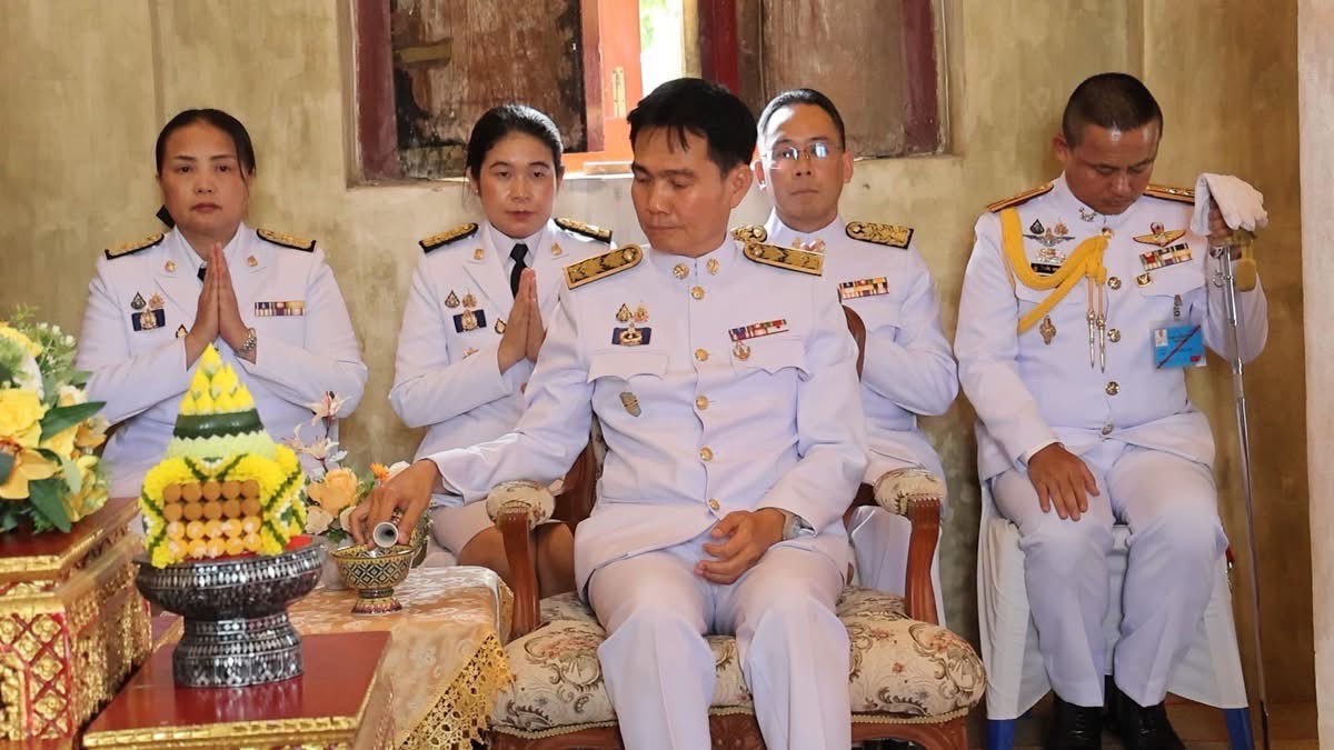 พช.อยุธยา ร่วมพิธีอัญเชิญเทียนพรรษาพระราชทานแก่ 7 วัดพระอารามหลวง เพื่อจุดบูชาพระรัตนตรัยอุทิศถวายเป็นพุทธบูชา เนื่องในเทศกาลเข้าพรรษา ประจำปี 2568