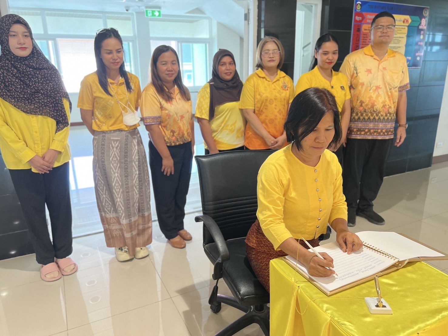 พช.อยุธยา ลงนามถวายพระพรชัยมงคลเนื่องในโอกาสวันเฉลิมพระชนมพรรษา พระบาทสมเด็จพระเจ้าอยู่หัว วันที่ 28 กรกฎาคม 2568