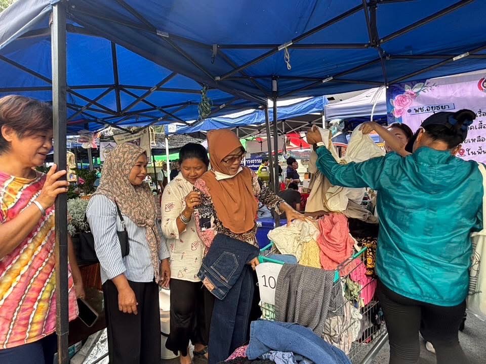 พช.อยุธยา ดำเนินโครงการ พช.อยุธยา”เปลี่ยนของเก่าเล่าเรื่องใหม่ เพื่อแก้ไขปัญหาความยากจน” ขายสินค้ามือสอง นำรายได้ช่วยเหลือครัวเรือนเป้าหมาย TPMAP ครัวเรือนเปราะบาง และผู้ด้อยโอกาส