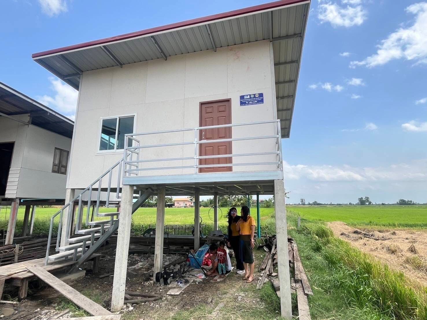 พช.อยุธยา ติดตามการสร้างบ้านและเยี่ยมเยียนให้กำลังใจ ครัวเรือนครัวเรือนนายสุพิน ราชสีห์ หมู่ที่ 3 ตำบลหลักชัย อำเภอลาดบัวหลวง ครัวเรือนเป้าหมายที่ได้รับบ้านห่วงใย จากใจ GLO