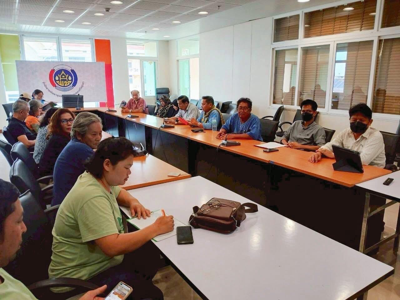 พช.อยุธยา ประชุมเตรียมความพร้อม ผู้ผลิต ผู้ประกอบการ OTOP จังหวัดพระนครศรีอยุธยา ที่เข้าร่วมการจัดแสดงและจำหน่าย ในงาน OTOP ศิลปาชีพ ประทีปไทย หลอมดวงใจ ด้วยพระบารมี ประจำปี 2568