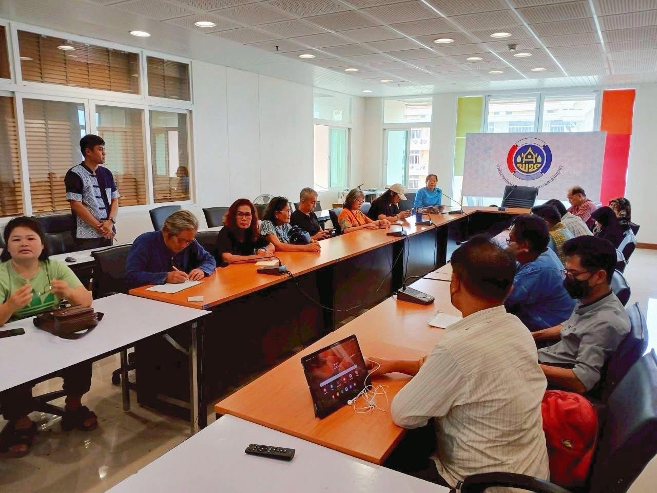 พช.อยุธยา ประชุมเตรียมความพร้อม ผู้ผลิต ผู้ประกอบการ OTOP จังหวัดพระนครศรีอยุธยา ที่เข้าร่วมการจัดแสดงและจำหน่าย ในงาน OTOP ศิลปาชีพ ประทีปไทย หลอมดวงใจ ด้วยพระบารมี ประจำปี 2568