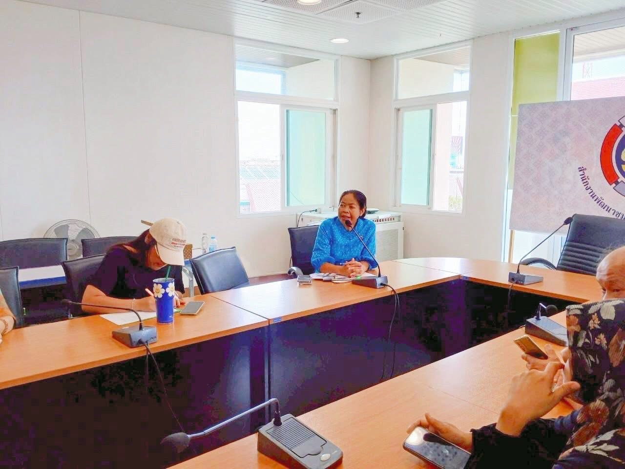 พช.อยุธยา ประชุมเตรียมความพร้อม ผู้ผลิต ผู้ประกอบการ OTOP จังหวัดพระนครศรีอยุธยา ที่เข้าร่วมการจัดแสดงและจำหน่าย ในงาน OTOP ศิลปาชีพ ประทีปไทย หลอมดวงใจ ด้วยพระบารมี ประจำปี 2568