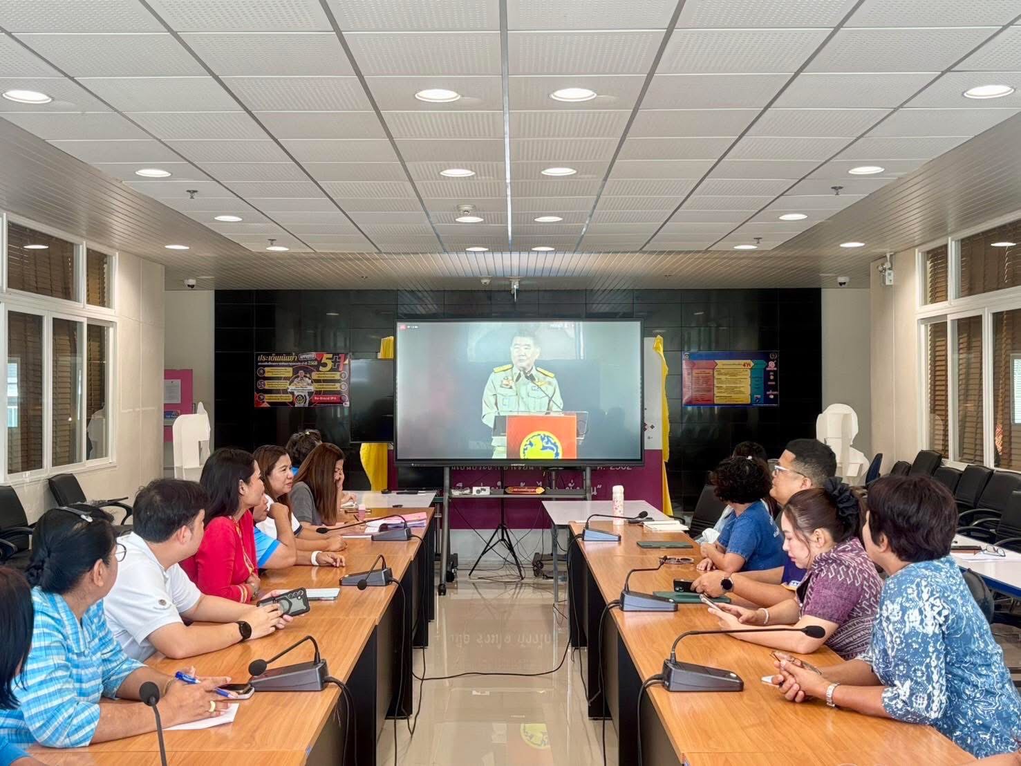 พช.อยุธยา ร่วมการประชุมมอบนโยบายสำคัญเร่งด่วนของกระทรวงมหาดไทย (8 Quick Wins: 3 ไร้ทุกข์ 5 สร้างสุข) และการขับเคลื่อนการป้องกัน ปราบปราม และแก้ไขปัญหายาเสพติด