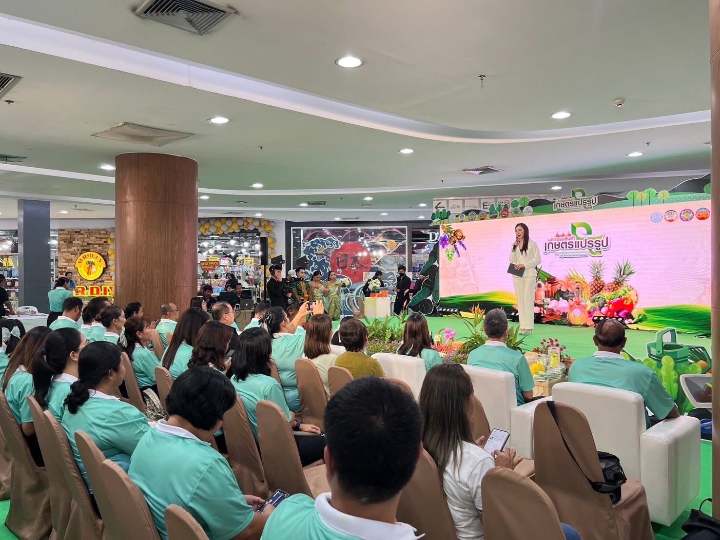 พช.อยุธยา ร่วมพิธีเปิดงานมหกรรมสินค้าเกษตรแปรรูปอาหารเพื่อสุขภาพและสมุนไพรไทย กลุ่มจังหวัดภาคกลางตอนบน