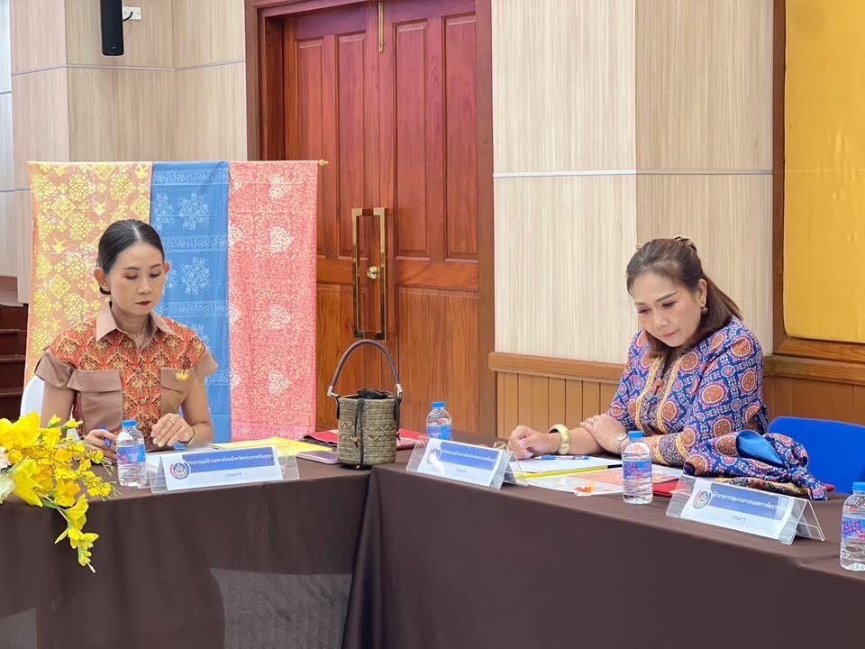 พช.อยุธยา ดำเนินโครงการยกระดับการพัฒนาผลิตภัณฑ์ภูมิปัญญาผ้าไทยและงานหัตถกรรม กิจกรรมการจัดประกวดผ้าลายพระราชทาน และงานหัตถกรรม ระดับจังหวัด