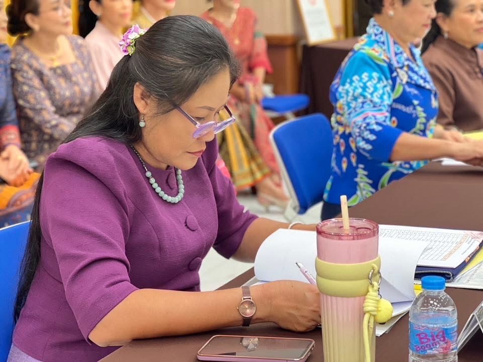 พช.อยุธยา ดำเนินโครงการยกระดับการพัฒนาผลิตภัณฑ์ภูมิปัญญาผ้าไทยและงานหัตถกรรม กิจกรรมการจัดประกวดผ้าลายพระราชทาน และงานหัตถกรรม ระดับจังหวัด