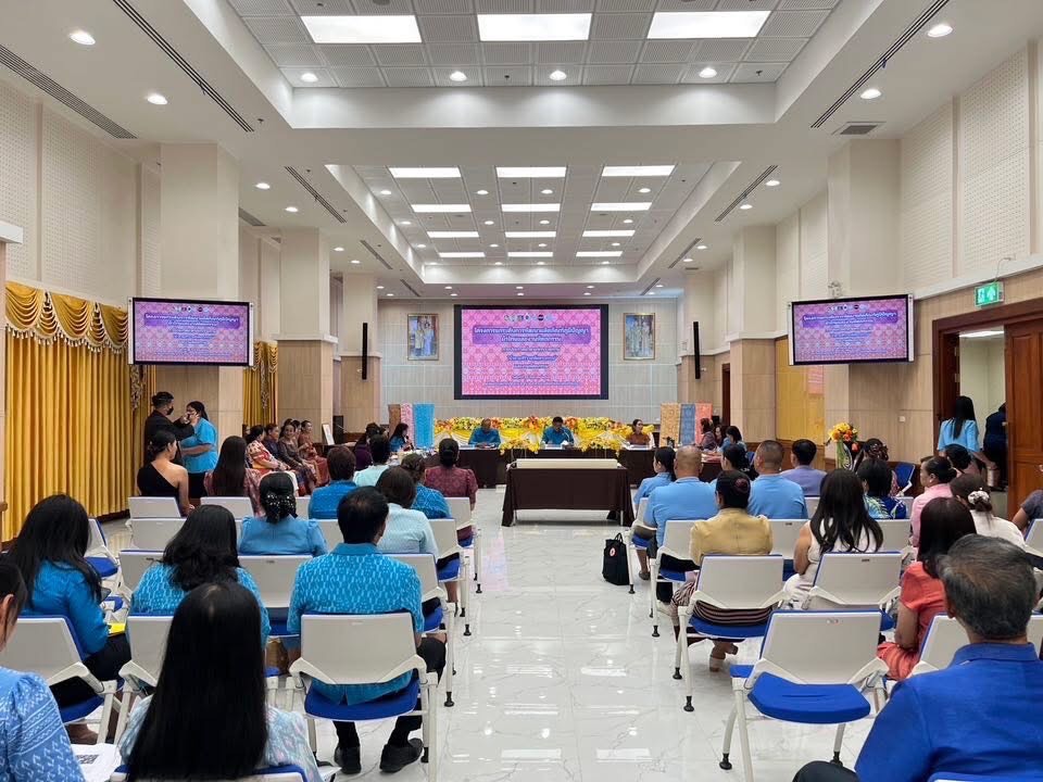 พช.อยุธยา ดำเนินโครงการยกระดับการพัฒนาผลิตภัณฑ์ภูมิปัญญาผ้าไทยและงานหัตถกรรม กิจกรรมการจัดประกวดผ้าลายพระราชทาน และงานหัตถกรรม ระดับจังหวัด