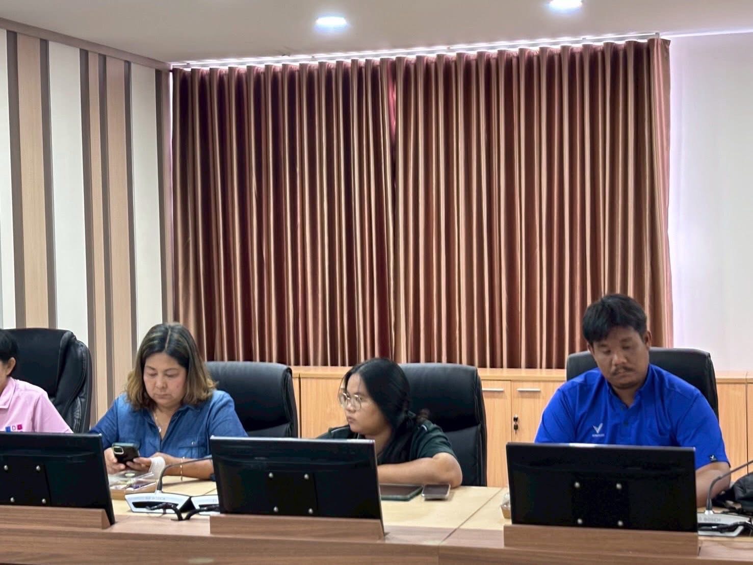 พช.อยุธยา ประชุมนำเสนอผลการพัฒนาผลิตภัณฑ์ และออกแบบบรรจุภัณฑ์ ตามโครงการส่งเสริมการพัฒนาธุรกิจของกลุ่มผู้ผลิต ผู้ประกอบการและเครือข่ายเกษตรปลอดภัยสู่ผู้ประกอบการชุมชน