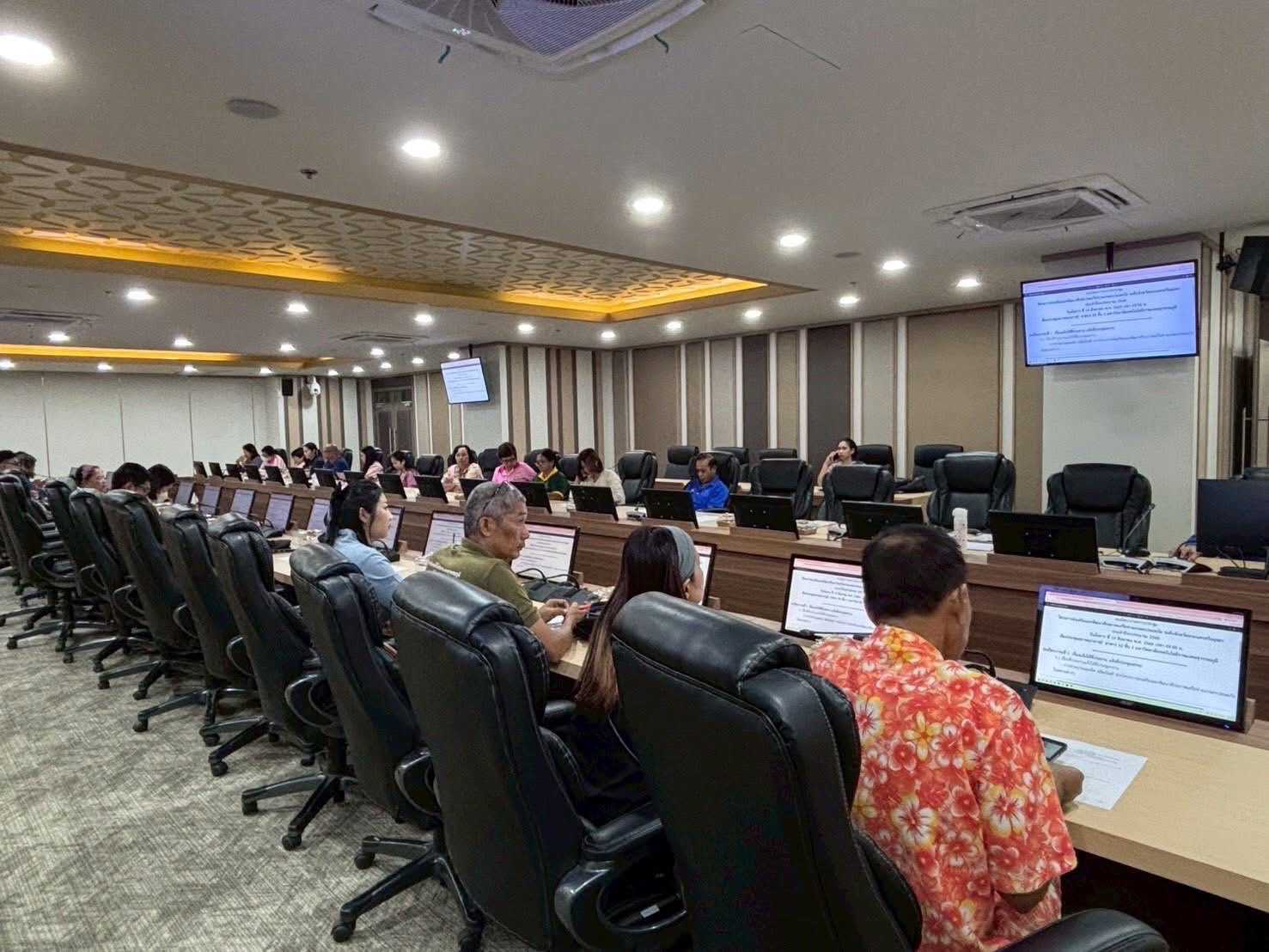 พช.อยุธยา ประชุมนำเสนอผลการพัฒนาผลิตภัณฑ์ และออกแบบบรรจุภัณฑ์ ตามโครงการส่งเสริมการพัฒนาธุรกิจของกลุ่มผู้ผลิต ผู้ประกอบการและเครือข่ายเกษตรปลอดภัยสู่ผู้ประกอบการชุมชน