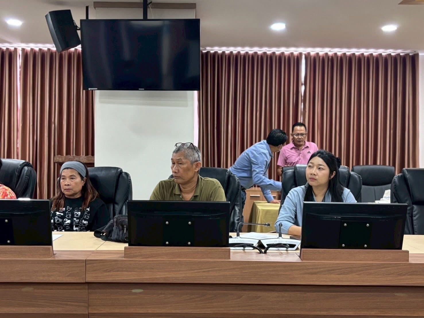 พช.อยุธยา ประชุมนำเสนอผลการพัฒนาผลิตภัณฑ์ และออกแบบบรรจุภัณฑ์ ตามโครงการส่งเสริมการพัฒนาธุรกิจของกลุ่มผู้ผลิต ผู้ประกอบการและเครือข่ายเกษตรปลอดภัยสู่ผู้ประกอบการชุมชน