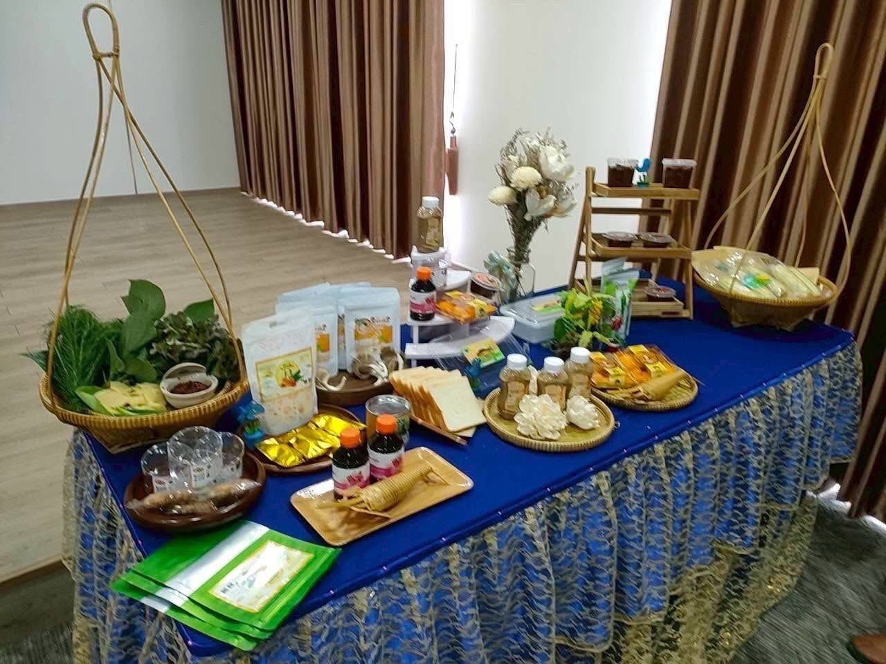 พช.อยุธยา ประชุมนำเสนอผลการพัฒนาผลิตภัณฑ์ และออกแบบบรรจุภัณฑ์ ตามโครงการส่งเสริมการพัฒนาธุรกิจของกลุ่มผู้ผลิต ผู้ประกอบการและเครือข่ายเกษตรปลอดภัยสู่ผู้ประกอบการชุมชน