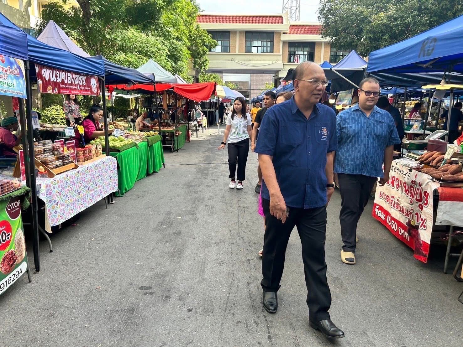 พช.อยุธยา เยี่ยมชม ให้กำลังใจและสนับสนุนผู้ผลิต ผู้ประกอบการ OTOP ตลาดนัดคนไทยยิ้มได้ จังหวัดพระนครศรีอยุธยา