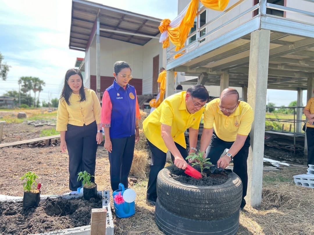 พช.อยุธยา จัดพิธีมอบบ้านตามโครงการ “บ้านห่วงใยจากใจ GLO ประจำปี 2568” ให้แก่ครัวเรือนของ นายสุพิน ราชสีห์ หมู่ที่ 5 ตำบลหลักชัย อำเภอลาดบัวหลวง